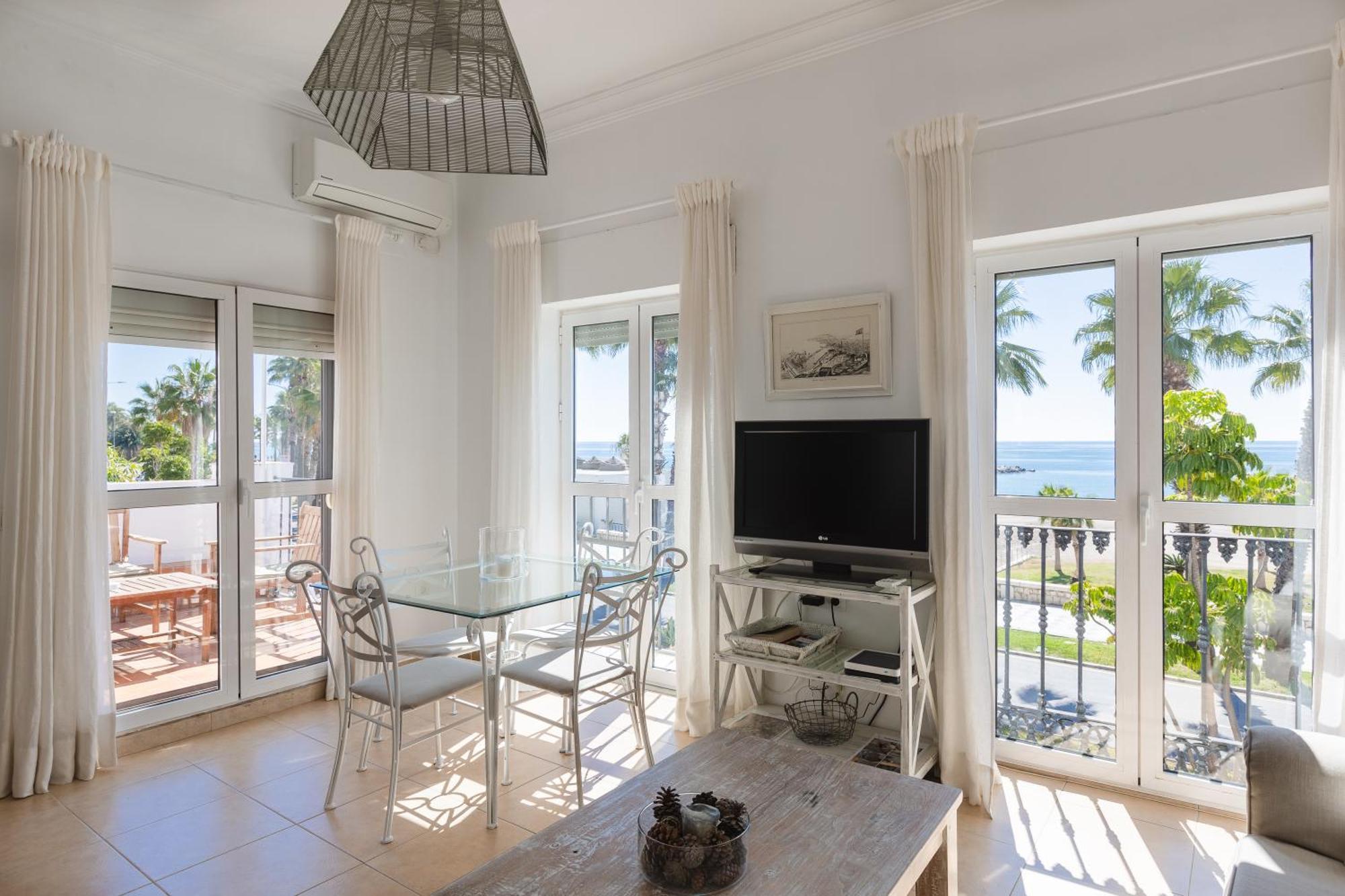 Apartamento Con Encanto En Primera Linea De Playa Malaga Exterior photo