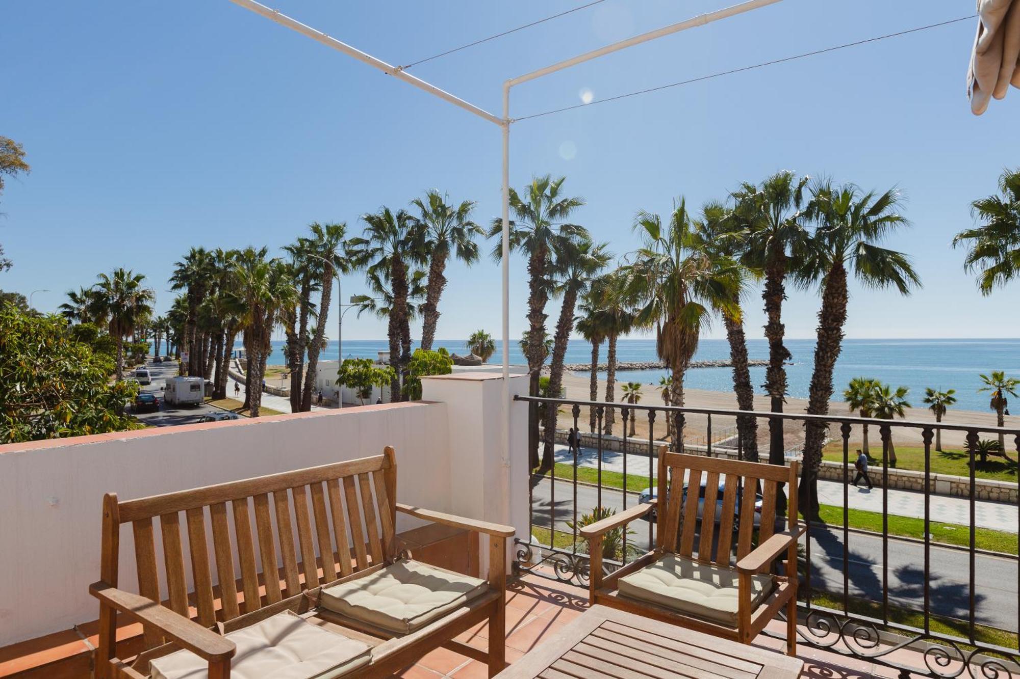Apartamento Con Encanto En Primera Linea De Playa Malaga Exterior photo