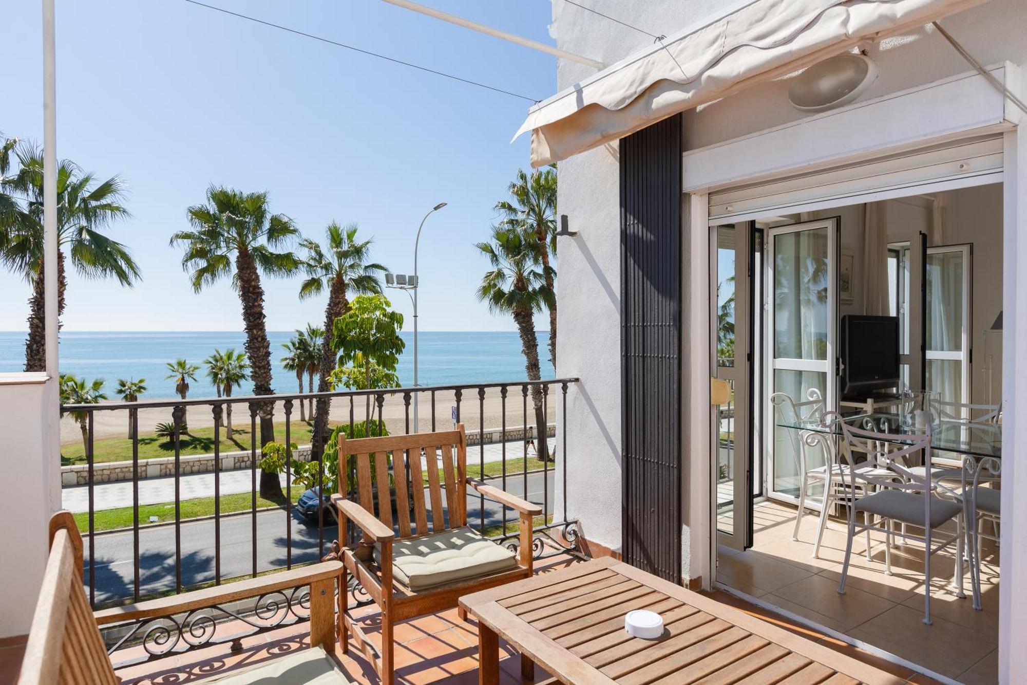 Apartamento Con Encanto En Primera Linea De Playa Malaga Exterior photo
