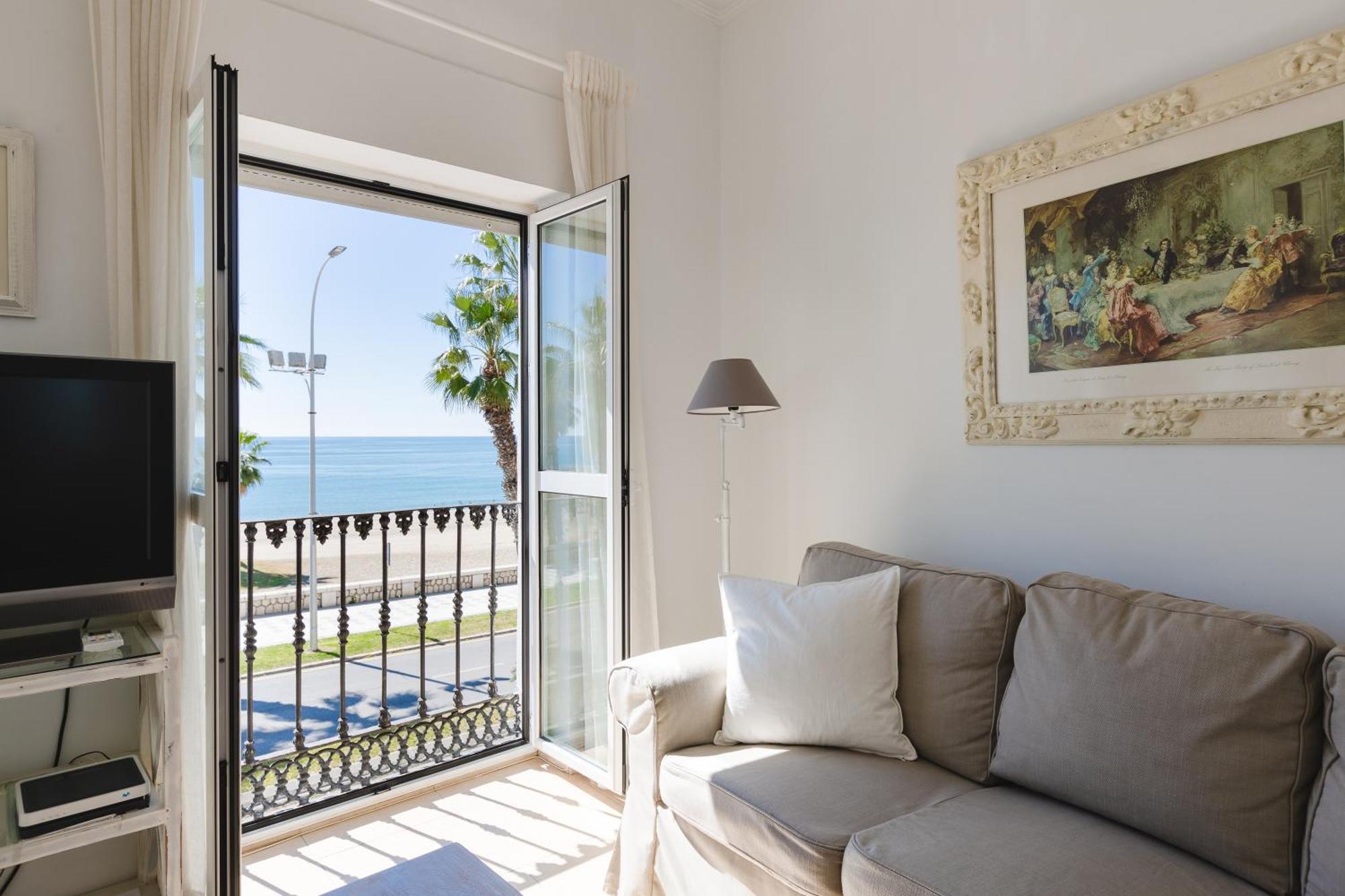 Apartamento Con Encanto En Primera Linea De Playa Malaga Exterior photo
